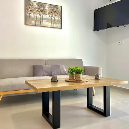 1br In With Mountain View Loutráki