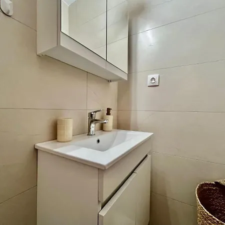 1br In With Mountain View *