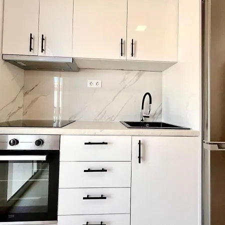 1br In With Mountain View