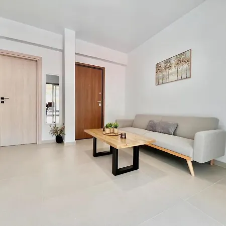 1br In With Mountain View Apartamento Loutráki