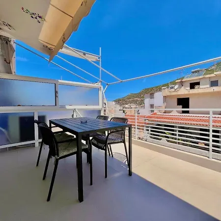 1br In With Mountain View Apartamento Loutráki